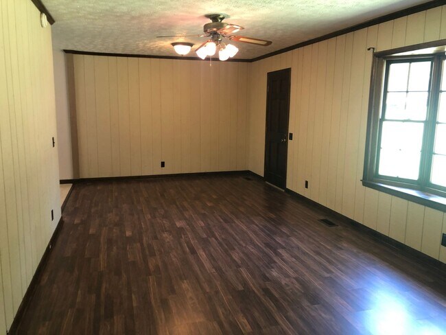 Building Photo - 880 Locke Dr