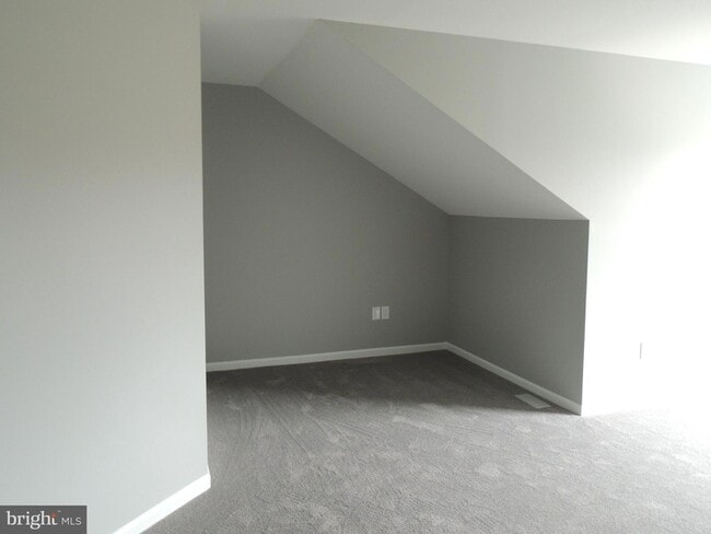 Building Photo - 404 Pinebrooke Cir