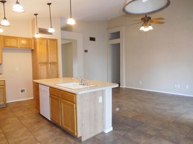 Building Photo - Lovely 4-bedroom, 2-bathroom home located ...