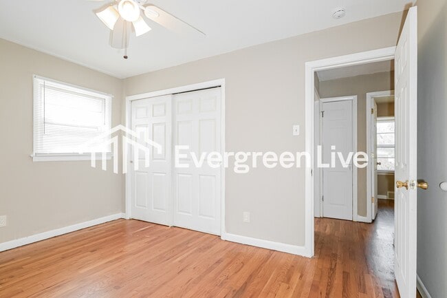 Building Photo - 380 S St Jacques St