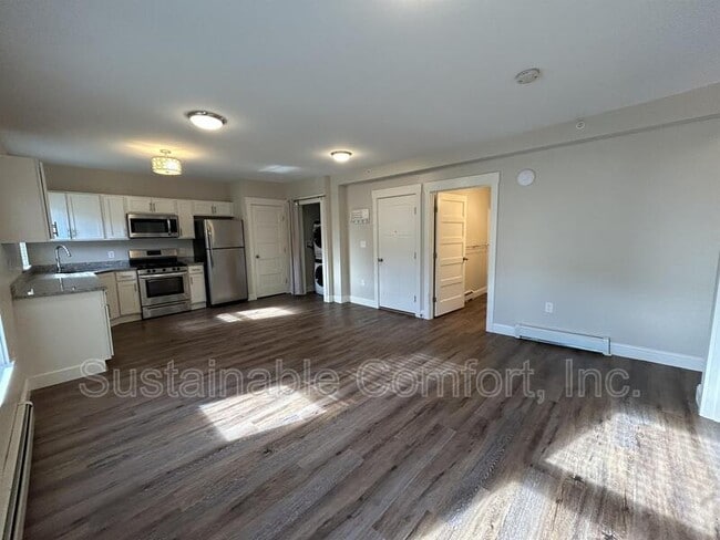 Building Photo - 77 Merrifield St