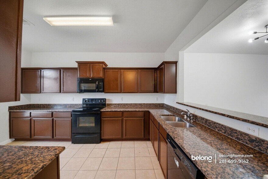 Building Photo - 2006 Quiet Palm Ln