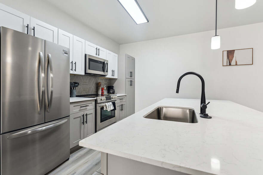 Building Photo - 6610 N 93rd Ave