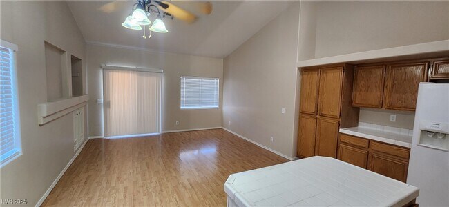 Building Photo - 4646 Wood View St