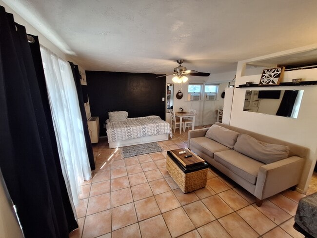 Building Photo - 2910 Grape Street