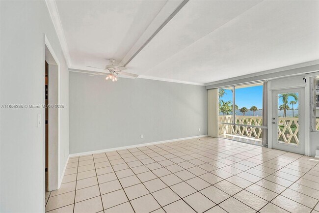 Building Photo - 1430 Brickell Bay Dr