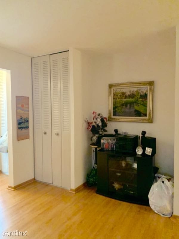 Building Photo - 2640 N Windsor Dr