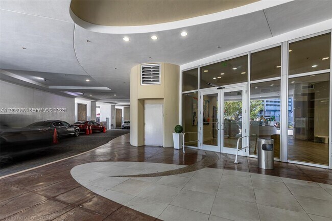 Building Photo - 1750 N Bayshore Dr