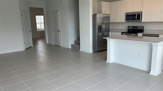 Building Photo - 3090 Chantilly Dr