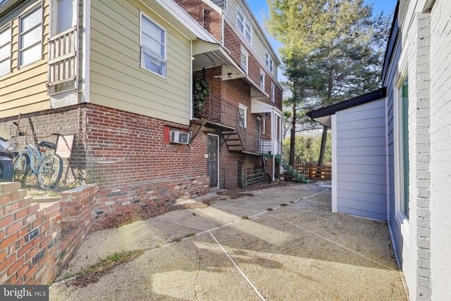 Building Photo - 3405 Carpenter St SE