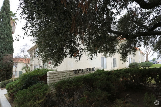 Building Photo - Royal Palm Apartment