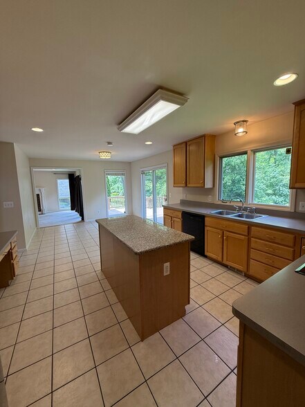 Building Photo - 7782 Watford Dr
