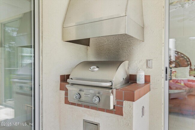 Building Photo - 215 S Ocean Grande Dr