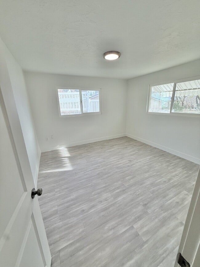 Building Photo - 288 W Diagonal #A 3 Bed/2 Bath