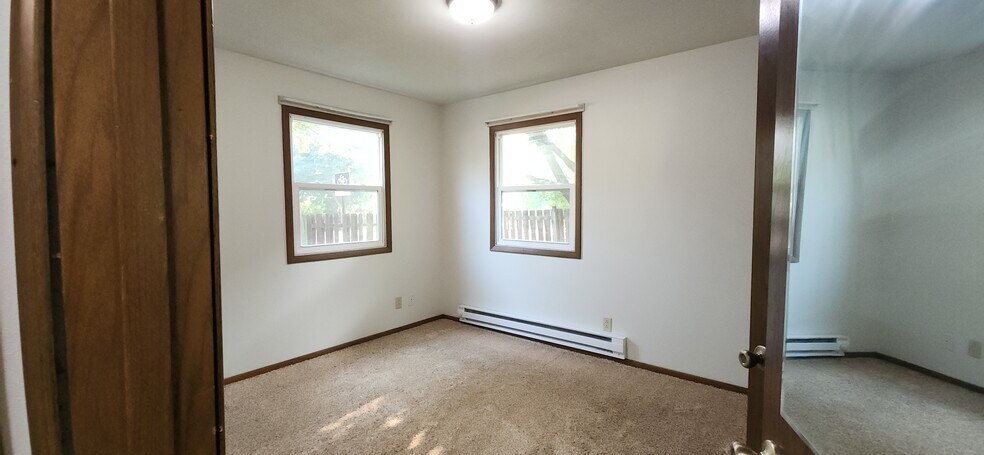 Building Photo - 926 17th St S