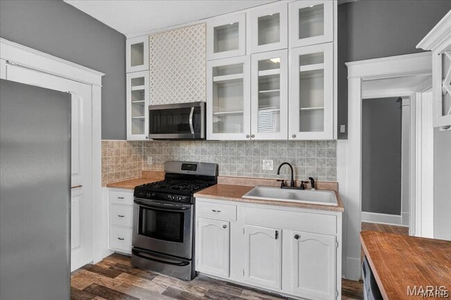 Building Photo - 221 Lebanon Ave