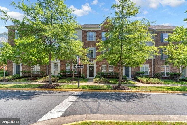 Building Photo - 2104 Abbottsbury Way