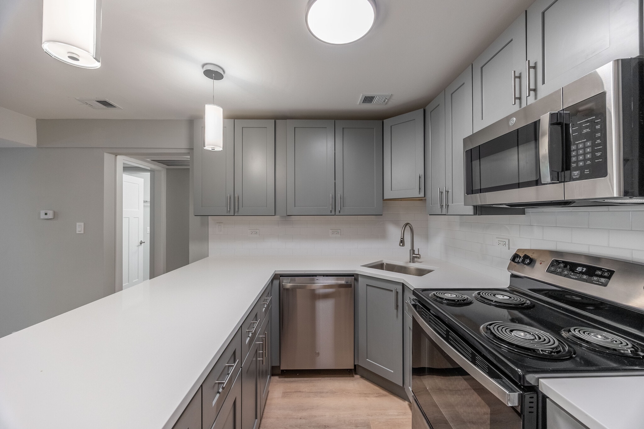 Building Photo - 1225 N La Salle Dr