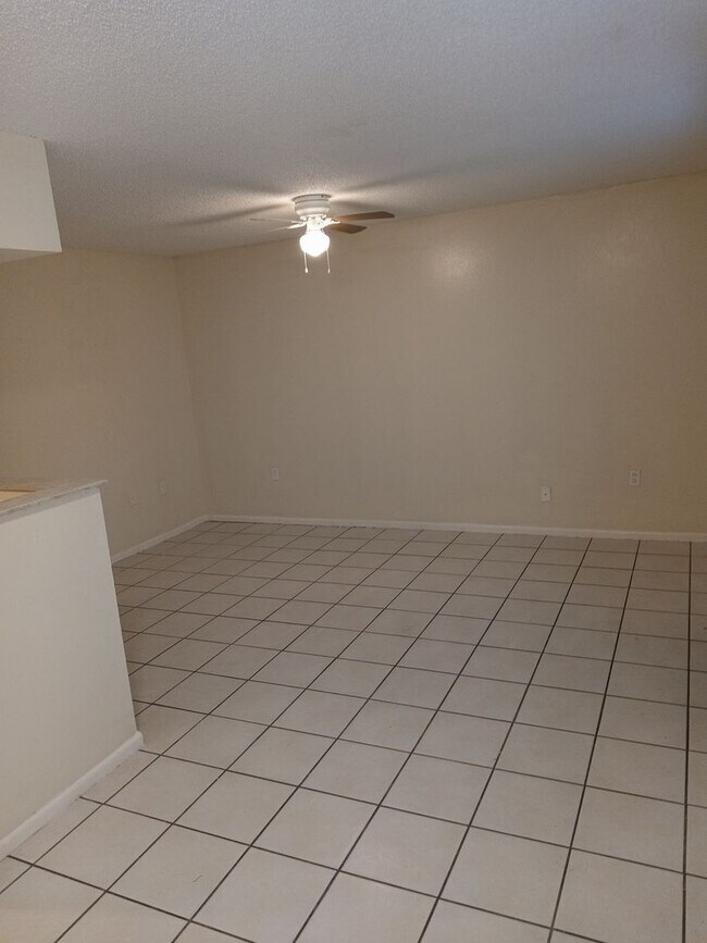 Building Photo - Affordable 1 Bedroom!