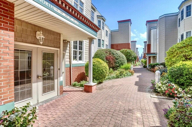 Building Photo - 340 THE Prom