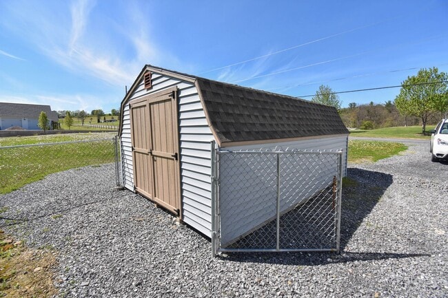Building Photo - Two Bedroom Updated Mobile Home with Fenced Yard!