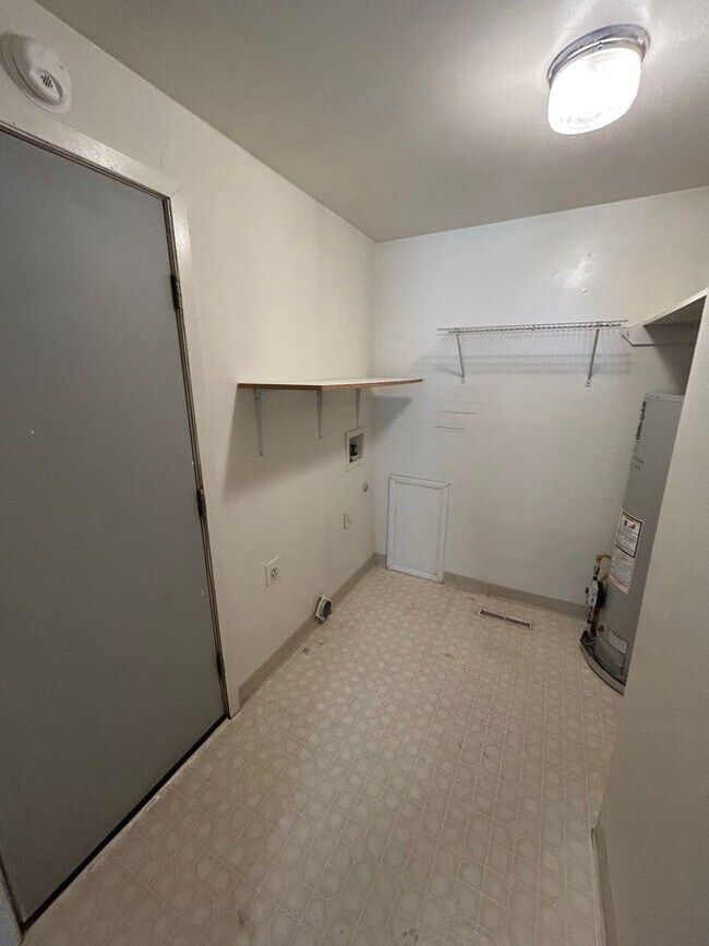 Building Photo - 838 Avenue C