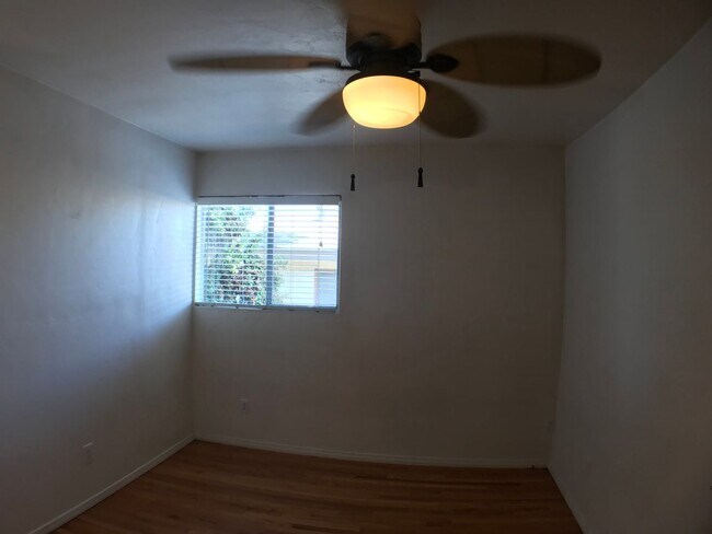 Building Photo - BEAUTIFUL WOOD FLOORS IN THIS- 5 BED 2 BATHROOM- Includes maid service
