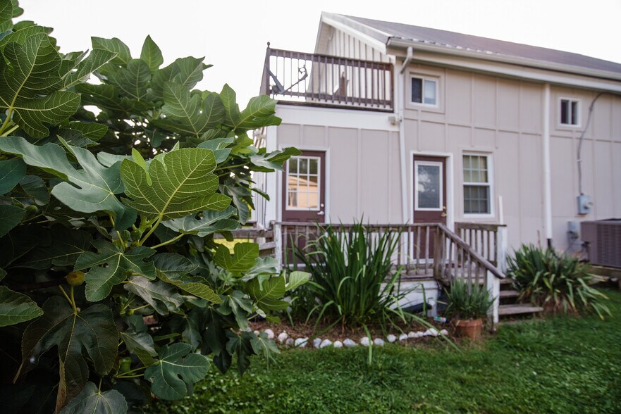 Building Photo - 5277 Main St