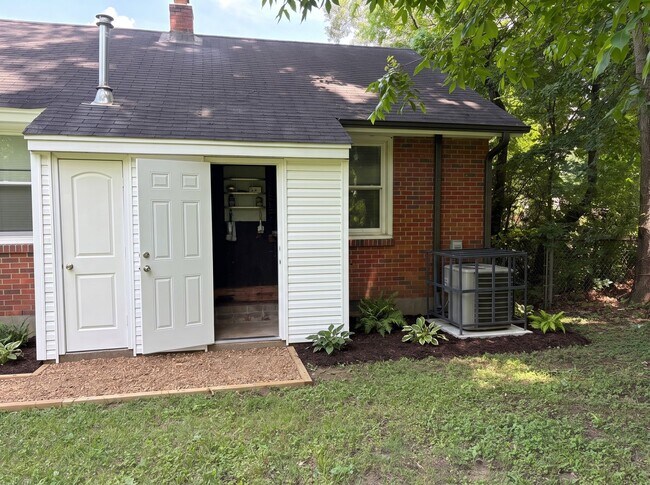 Building Photo - 3293 Ashland Dr