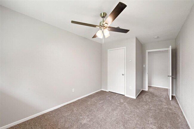 Building Photo - 6007 Claridge Dr