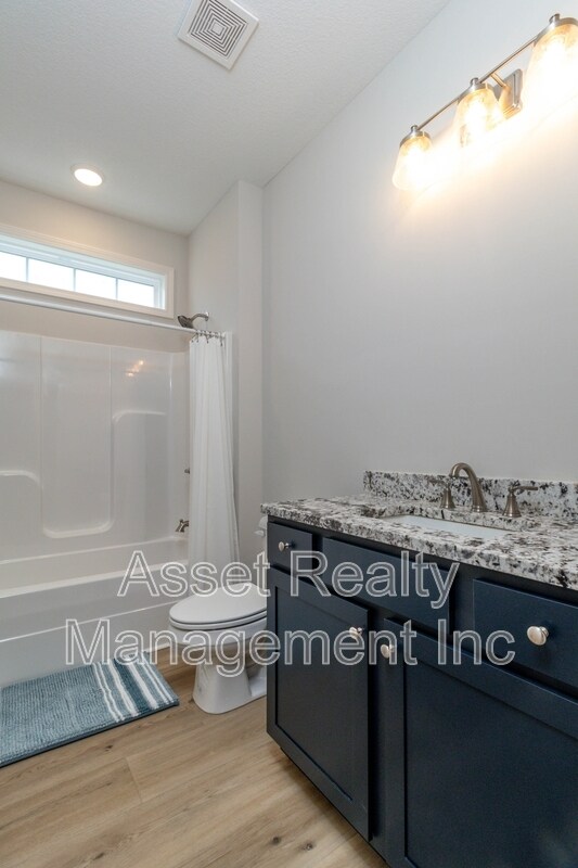 Building Photo - 1730 Silver Chapel Dr