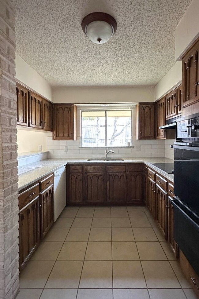 Building Photo - 3/2 in Northern Hills!!!