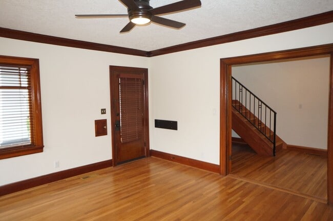 Building Photo - Amazing two bedroom sellwood beauty!