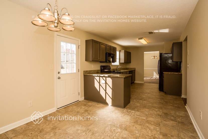 Building Photo - 572 Lakewater View Dr