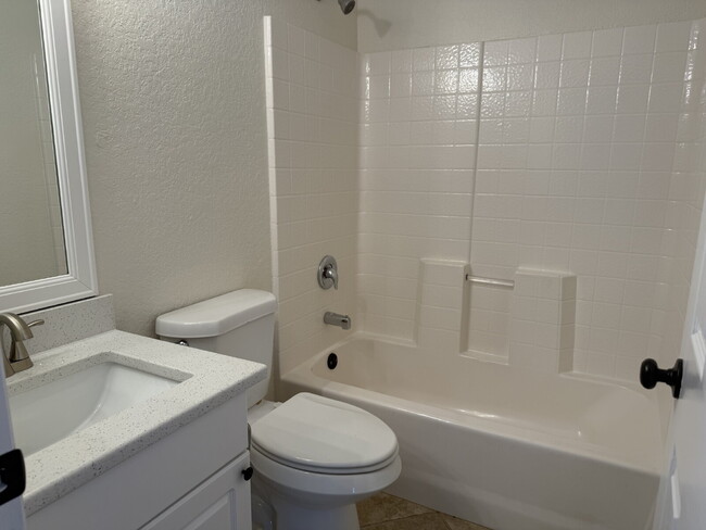 Building Photo - "3-Bedroom North Port Home!"