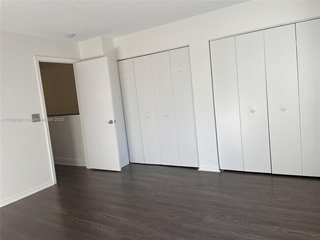 Building Photo - 2045 Pompeii Ct