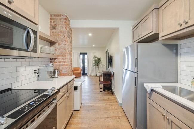 Building Photo - Welcome to this charmingly updated 2 Bedroom 1 Bathroom Bungalow Located in the Historic Jefferso...