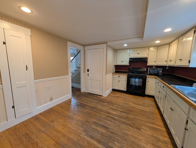 Building Photo - 30 Pleasant St