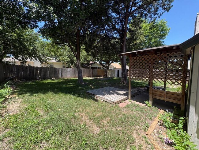 Building Photo - 2304 Silver Spur Dr