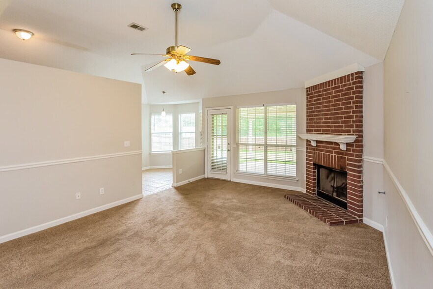 Building Photo - 7141 Creekside Dr