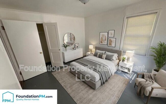 Building Photo - 2320 E Warren St