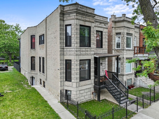 Building Photo - 614 N Troy St