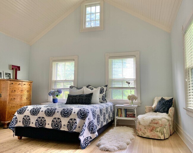 Building Photo - 81 Hampton St