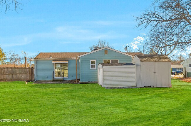 Building Photo - 251 Sprucewood Dr