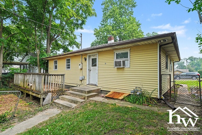 Building Photo - Three bedroom in Mishawaka