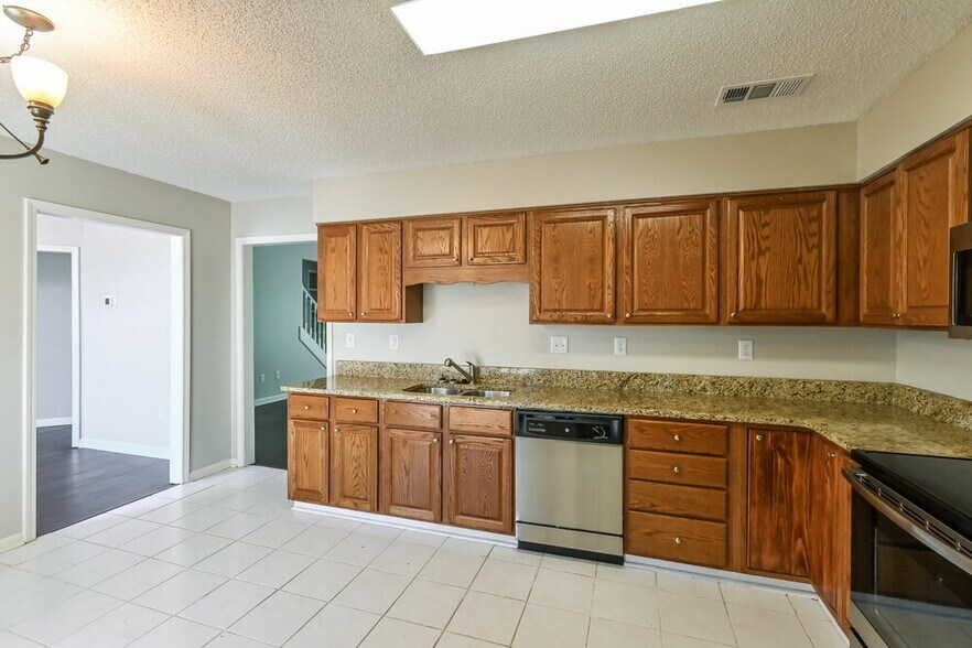 Building Photo - 9073 Bellehurst Dr