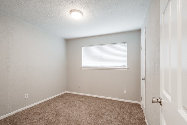 Building Photo - 318 Blue Tail Dr