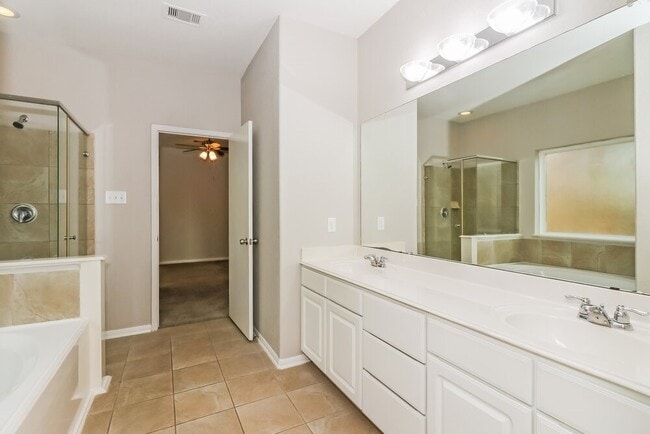 Building Photo - 14807 Waverly Hill Ln
