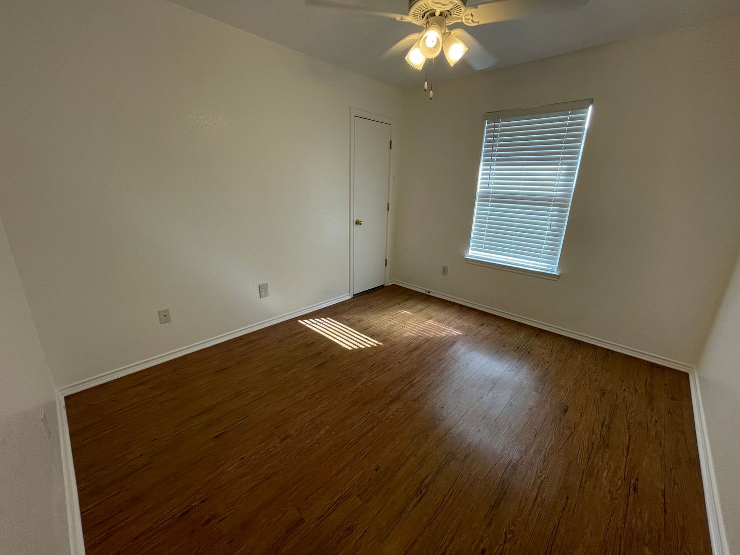 Building Photo - 2801 Alma Dr