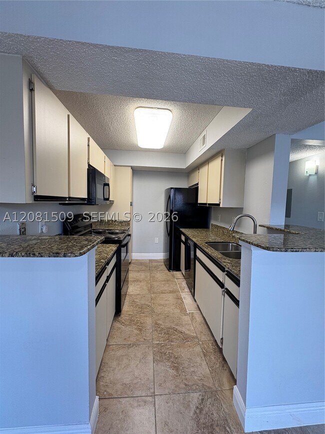 Building Photo - 10501 SW 155th Ct